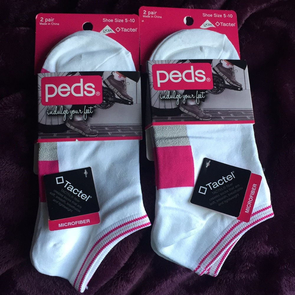 Women’s Peds microfiber socks 4 pair.